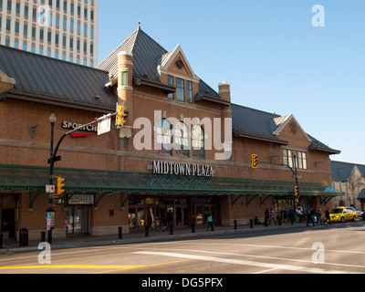 Il Midtown Plaza Shopping Mall in downtown Saskatoon, Saskatchewan, Canada. Foto Stock