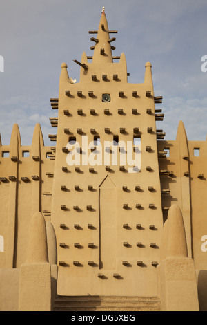 La grande moschea di Djenné e tradizionale edificio di fango in Mali. Foto Stock