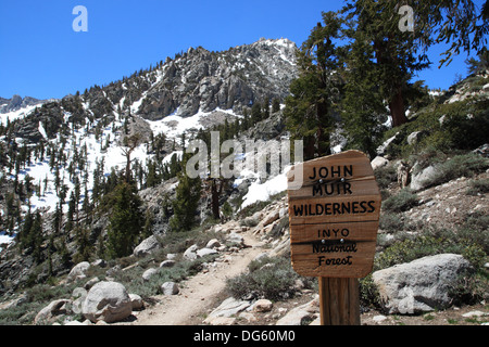 Segno di entrare il John Muir Wilderness nella valle di cipolla Foto Stock