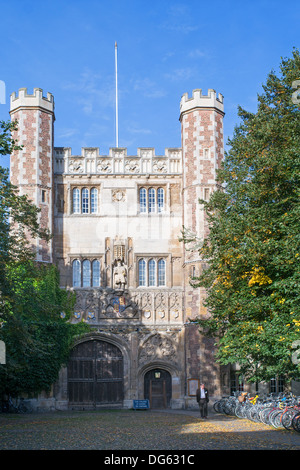 La grande porta Trinity College ingresso Università di Cambridge, Inghilterra, Regno Unito Foto Stock