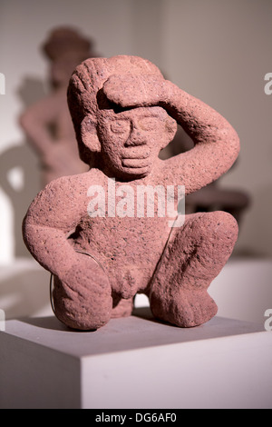 Particolare della testa di una scultura Maya trovata in Costa Rica. Gli antichi Maya arte si riferisce al materiale di arti di Maya civilizati Foto Stock