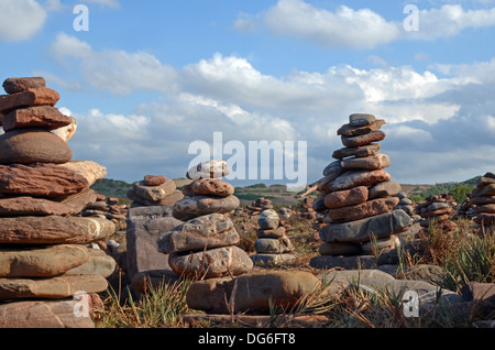 Giardino di sculture in pietra in Cami des cavalls, il percorso che porta a Cala Pregonda Foto Stock