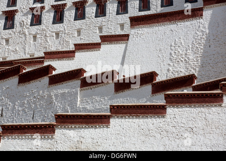 Casa storica del Dalai Lama, Lhasa, in Tibet. Un sito Patrimonio Mondiale dell'UNESCO. Foto Stock