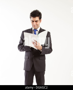 Bussiness uomo libro di lettura Foto Stock