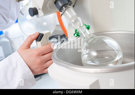 Evaporazione rotante sistema nel laboratorio di scienze Foto Stock