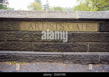 Gli artisti' cancello alla sesta Avenue ingresso al Parco Centrale Foto Stock