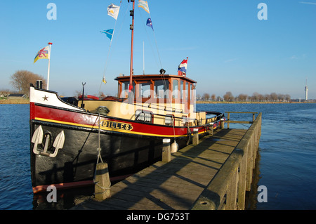 Classic towboat chiamato Dilles Roermond, Paesi Bassi Foto Stock