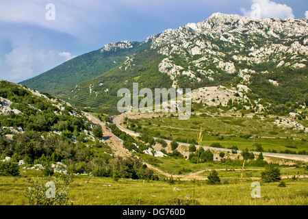 Montagna Di Velebit Prezid pass verde paesaggio, Dalmazia, Croazia Foto Stock