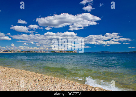 Città di Zadar spiaggia vista, Dalmazia, Ctoatia Foto Stock