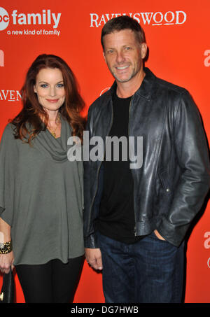 Los Angeles, California, USA. 15 ottobre, 2013. Laura Leighton, Doug Savant frequentando il ''piuttosto poco bugiardi " Screening della speciale episodio di Halloween svoltasi all'Hollywood Forever Cemetery in Hollywood, la California il 15 ottobre 2013. 2013. © D. lunga/Globe foto/ZUMAPRESS.com/Alamy Live News Foto Stock