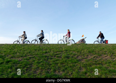 Tour in bicicletta, Wilhelmsburg, Amburgo, Germania Foto Stock