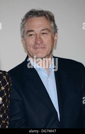 Berlino, Germania. 15 ottobre, 2013. Attore americano Robert De Niro assiste per la premiere del suo nuovo film 'Malavita - La famiglia' presso il cinema teatro "Kulturbrauerei" di Berlino. © dpa picture alliance/Alamy Live News Foto Stock