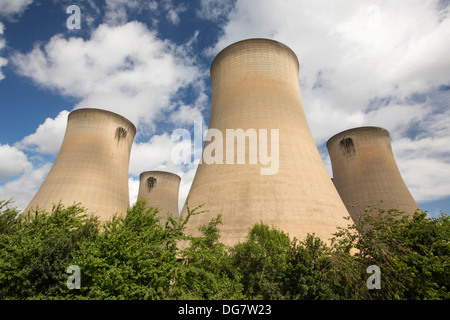 Drax power station nello Yorkshire, Regno Unito, è il più grande emettitore di C02 in Europa. Essi sono la conversione per masterizzare una % di biocarburante Foto Stock