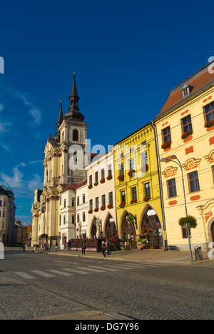 Masarykovo namesti piazza principale con Sv Ignac chiesa vecchia città di Jihlava Vysocina regione centrale di Moravia Repubblica Ceca Europa Foto Stock