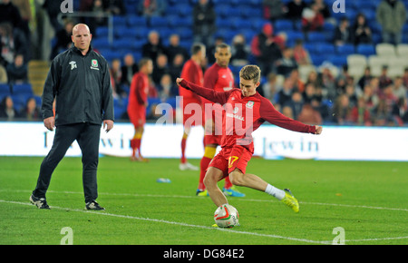 Wrexham nato Harry Wilson chi è più giovane del Galles partita internazionale di calcio. A 16 anni e 207 giorni. Foto Stock