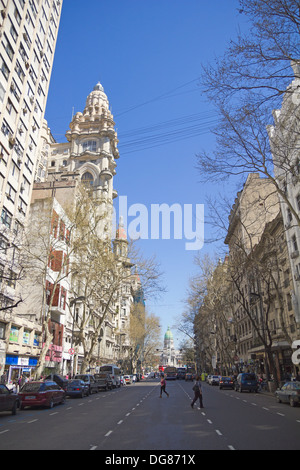 Può Avenue a Settembre 13, 2012 a Buenos Aires, Argentina. Strada collega la casa rosa con il Congresso
