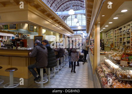 All'interno del cibo Feskekorka market building, Göteborg Svezia Foto Stock