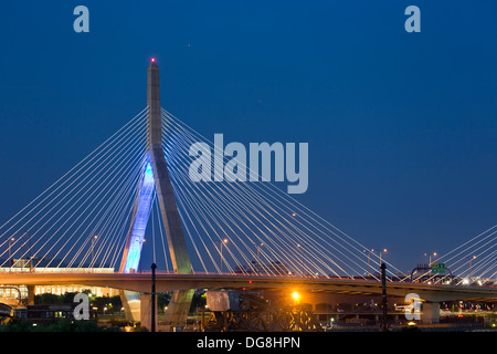 Leonard P. Zakim/Bunker Hill Memorial Bridge (Ponte Zakim), Boston, Massachusetts, STATI UNITI D'AMERICA Foto Stock