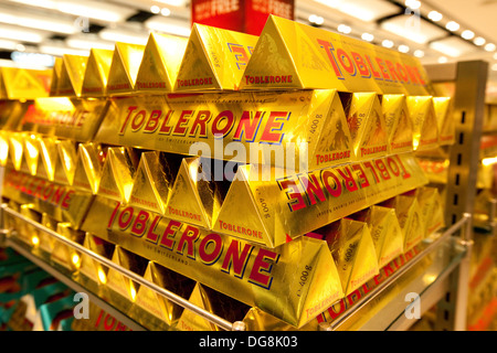 Barre di cioccolato Toblerone in vendita Foto Stock