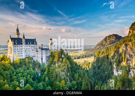 Il Castello di Neuschwanstein nelle alpi bavaresi della Germania. Foto Stock