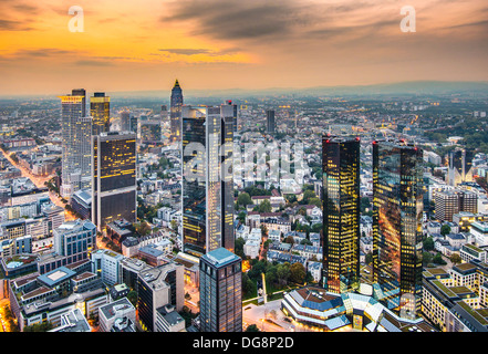 La città di Francoforte, in Germania, il centro finanziario del paese. Foto Stock