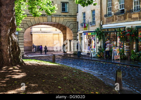 Abbazia di verde, una pittoresca piazza nel cuore della città storica di Bath. Foto Stock