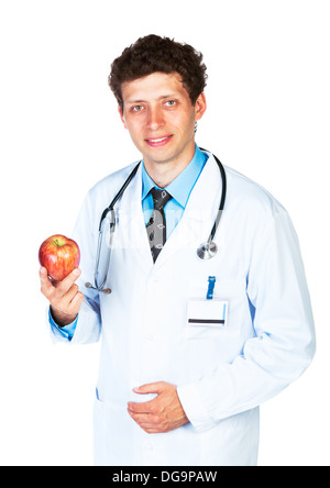 Ritratto di un maschio sorridente medico azienda apple rosso su sfondo bianco Foto Stock