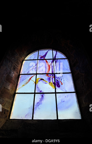 Vetrate contemporanee ( fatta da padre Kim En Joong 2007/2008 ) Saint Julien chiesa Brioude Massif-Central Auvergne Francia Foto Stock