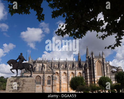 Statua equestre di Nuno Alvares Pereira al Monastero di Santa Maria da Vitória (aka Monastero di Batalha), Batalha, Portogallo Foto Stock