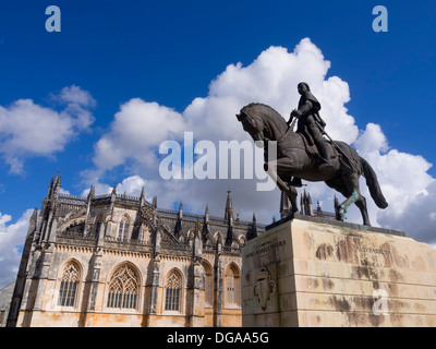 Statua equestre di Nuno Alvares Pereira al Monastero di Santa Maria da Vitória (aka Monastero di Batalha), Batalha, Portogallo Foto Stock