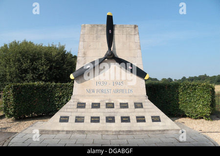 La nuova foresta aerodromi Memorial sul sito della guerra mondiale due Holmsley Airfield vicino al campeggio Holmsley, Dorset, Regno Unito. Foto Stock