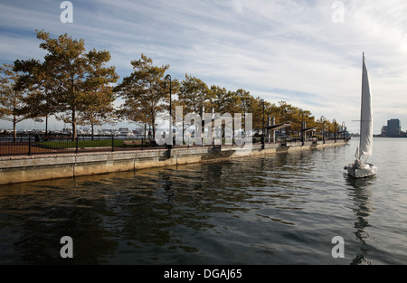 Piers Park sul Porto di Boston, Boston, Massachusetts, STATI UNITI D'AMERICA Foto Stock