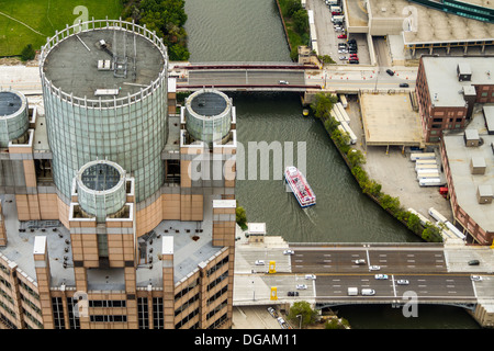 Vista aerea del 311 South Wacker Drive e sul fiume di Chicago, USA Foto Stock