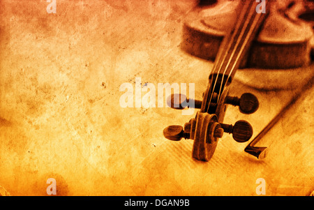 Violino classico su grunge texture di carta. Educazione musicale concetto con copia spazio. Foto Stock