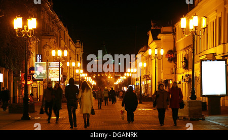 NIZHNY Novgorod, Russia - 17 ottobre: Bolshaya Pokrovskaya street su ottobre 17, 2013 a Nizhny Novgorod. Questa è la maggior parte centr Foto Stock