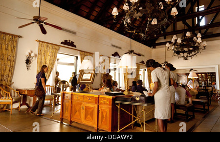 African hotel reception, il Lusso 5 Iniziare Royal Livingstone Hotel Victoria Falls, Zambia, Africa Foto Stock