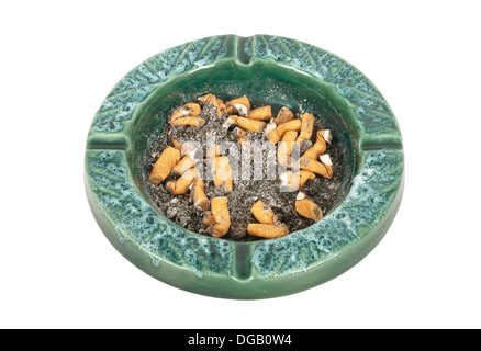 Sporco posacenere verde isolato su sfondo bianco Foto Stock