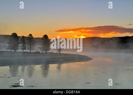 Alba sul fiume Yellowstone nella valle di Hayden Yellowstone NP Wyoming USA Foto Stock