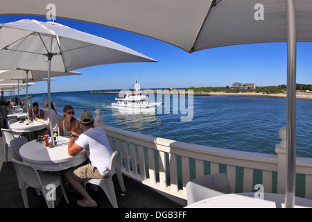 Sala da pranzo esterna a Gosman's Dock al Porto di Montauk Long Island New York Foto Stock