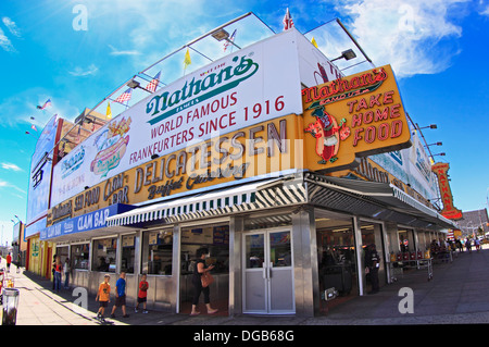 L'originale Nathan il famoso Hot Dogs Coney Island Brooklyn New York Foto Stock