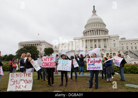 Furloughed governo federale lavoratori protestare di fronte al Campidoglio US - Washington DC, Stati Uniti d'America Foto Stock