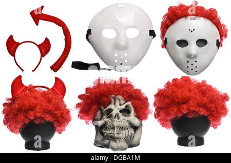 Pack di vari costumi di Halloween. Devil Girl, Jason Maschera di Hockey, Rosso Clown parrucca e maschera fantasma isolato su sfondo bianco Foto Stock