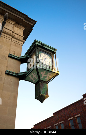 Hendersonville North Carolina angolo di strada orologio Foto Stock