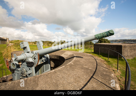 L'artiglieria al Castello di Pendennis, una fortezza che ha protetto la Cornovaglia dall invasione per 450 anni, Falmouth, Regno Unito. Foto Stock