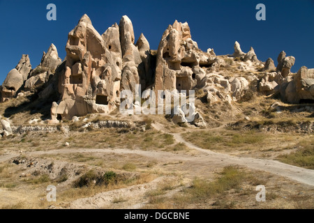 Antica Cavetown vicino a Goreme, Cappadocia, Turchia Foto Stock