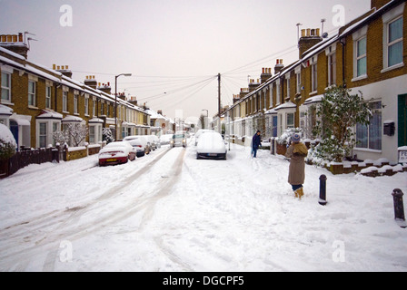 La neve copre le strade di Londra il 2 febbraio, 2009,la più pesante nevicata a Londra per 18 anni. Foto Stock