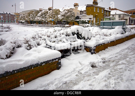 La neve copre le strade di Londra il 2 febbraio, 2009,la più pesante nevicata a Londra per 18 anni. Morrison's car park Foto Stock