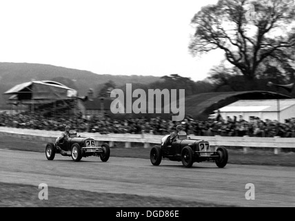 Due epoche racing a Goodwood, Inghilterra, Pasqua 1951. Foto Stock