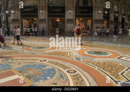 " Galleria Vittorio Emanuele II " shopping mall, Piazza del Duomo, Milano, Lombardia, Italia Foto Stock