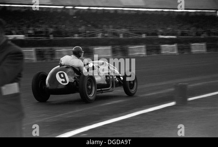 Mike Hawthorn Cooper-Bristol guida, ha terminato al terzo posto al Gran Premio di Gran Bretagna a Silverstone, Inghilterra 1952. Foto Stock